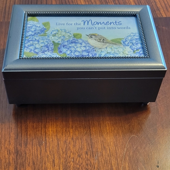 MUSICAL JEWELRY BOX. - Picture 3 of 8